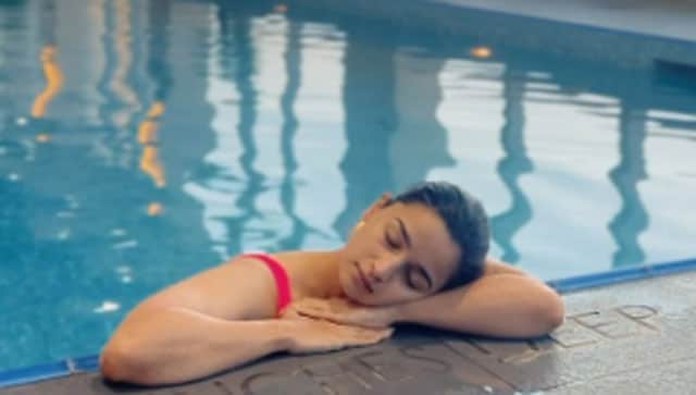 Alia Bhatt's 'day off schedule' by poolside is all things relaxing; Arjun Kapoor reacts