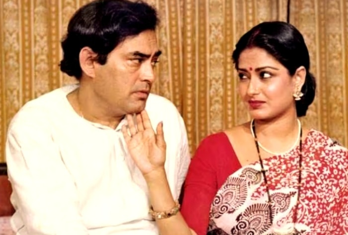 A stint of Sanjeev Kumar and Moushumi Chatterjee from Angoor movie
