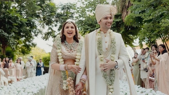 Parineeti Chopra, Raghav Chadha share first official wedding pictures | Bollywood - Hindustan Times